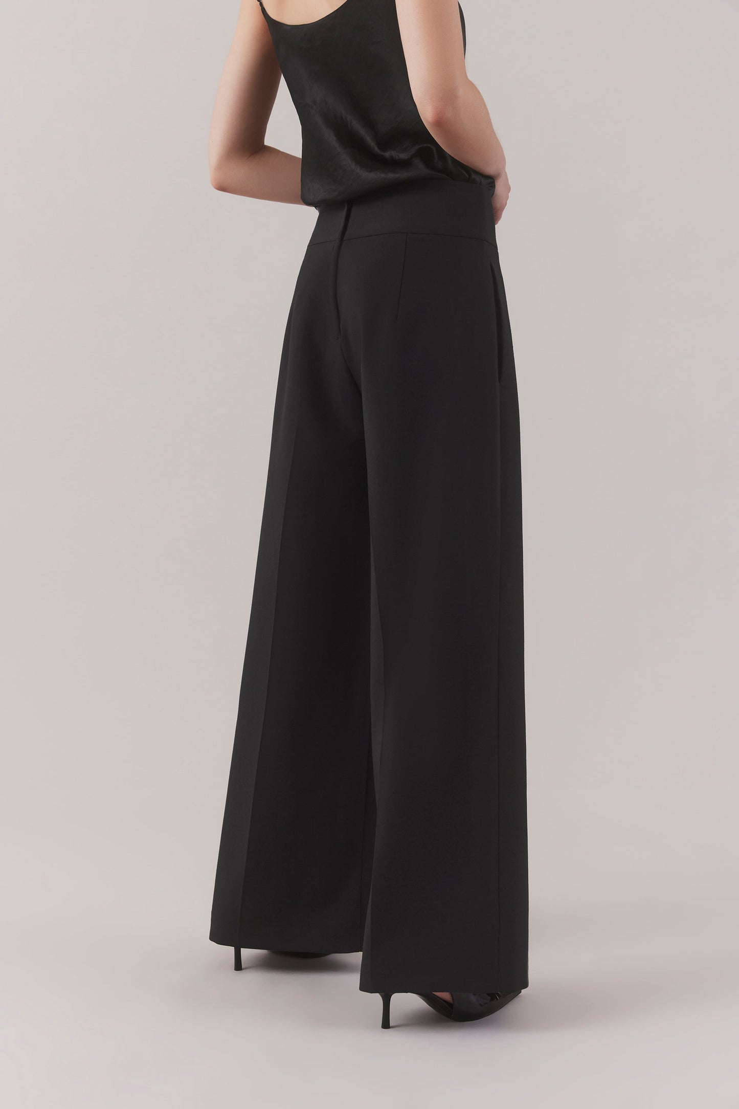 Wide-Leg Trouser