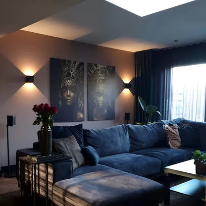 Kabellose Wandleuchte für innen und außen | LED Wandlampe mit Akku und Sensor in schwarz und weiß